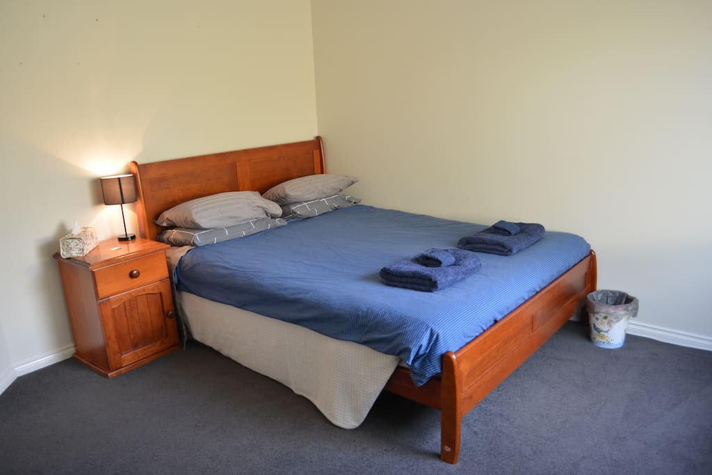 Queen bed 2