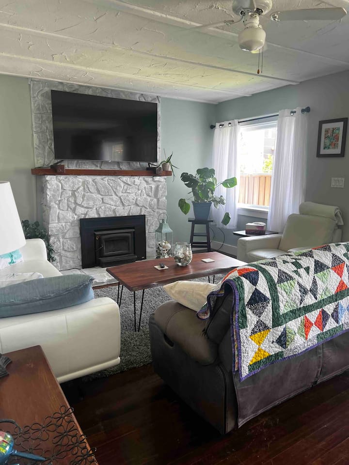 Top 10 PetFriendly Airbnbs In Parksville, Canada Updated 2024 Trip101