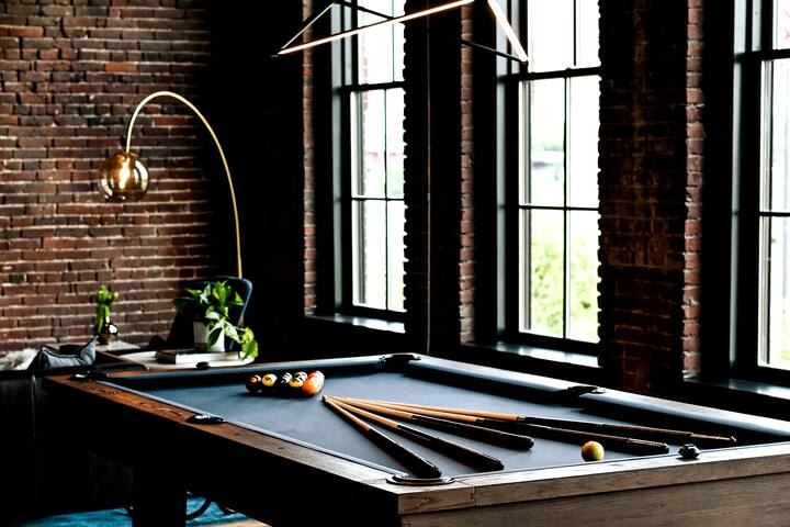 Luxury Loft w/ River View – 1 block from Broadway gallery image 3