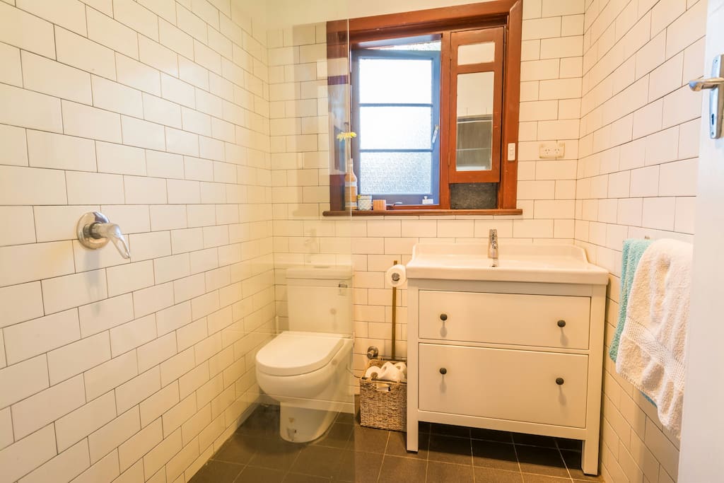 Bathroom with awesum shower