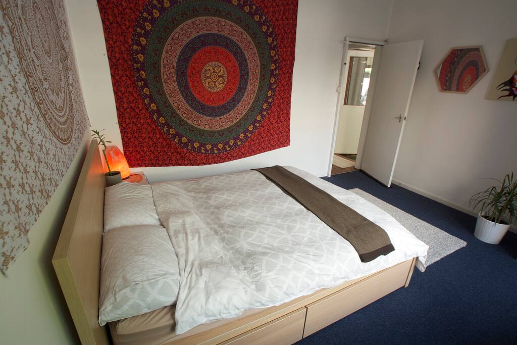 Zen decoration with mandalas, salt lamp and incense will make your stay enjoyable and relaxing