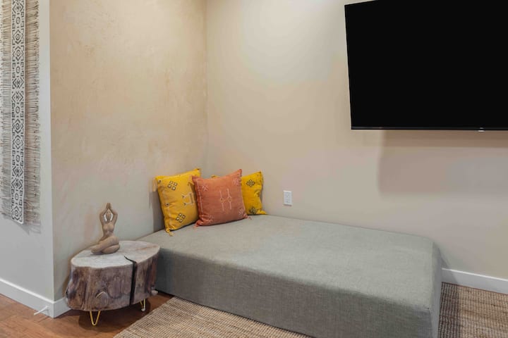 Მთავარი საძინებლის საძინებელი დივანი 