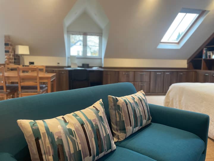 Spacious Garden Studio In Stunning Lymm Village - Knutsford