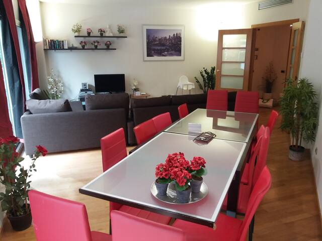 LUXURIOUS BEACH AND CITY VILA OLIMPICA gallery image 4