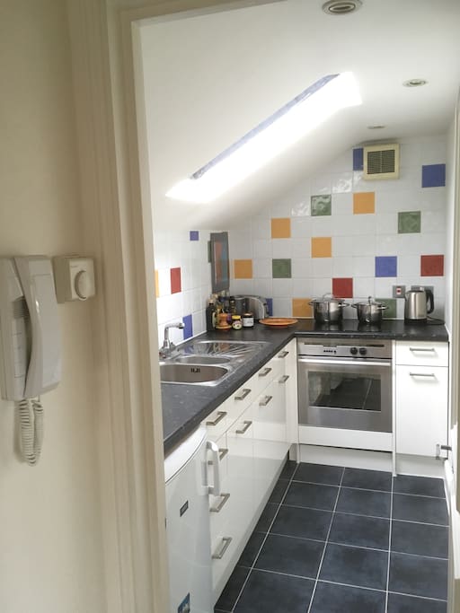 Entrance + kitchen