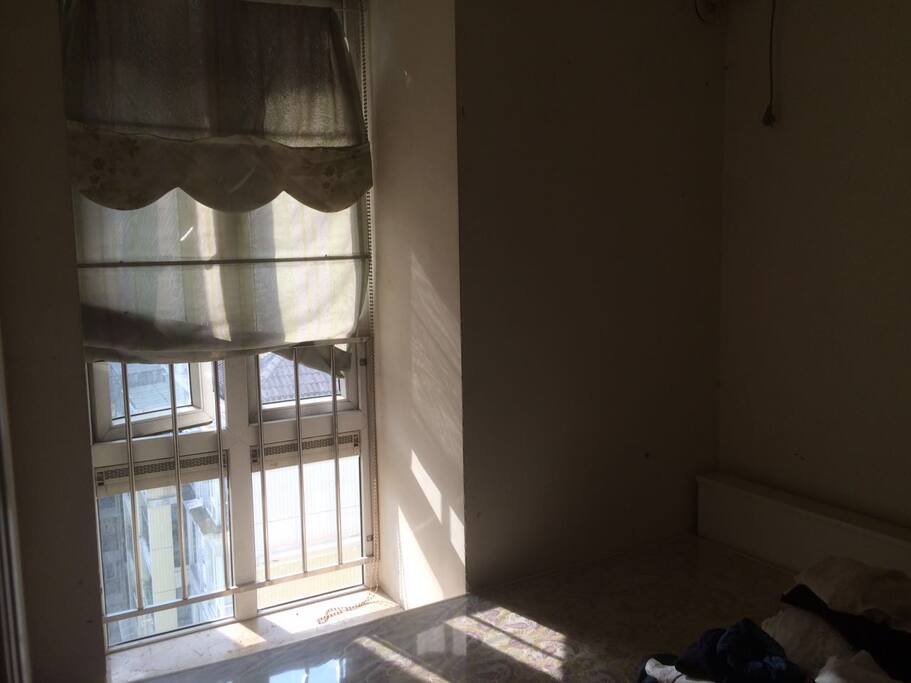 阳光明媚小次卧