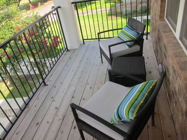 Beautiful Crestview House, Great Location! gallery image 3