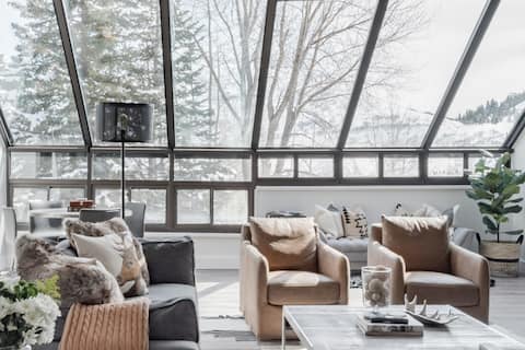 Popular Airbnb listing: Hit the Slopes Via a Chic Premier Lower Deer Valley Location in Park City / Heber Valley
