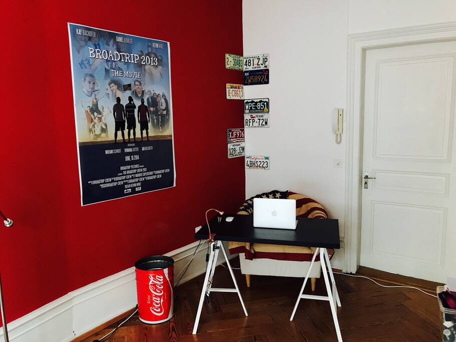 Need to have some work done? Use this casual workstation!