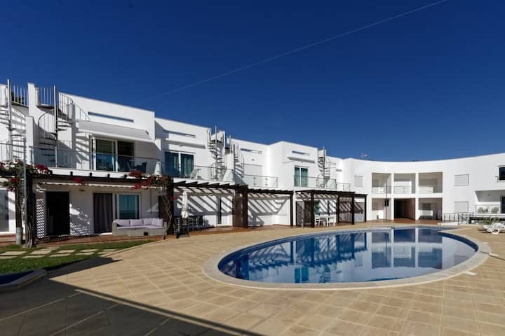 LUXURY SEA VIEW APARTMENT IN CARVOEIRO CENTER