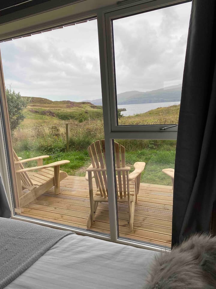 Mionekano ya Loch na Mlima kutoka kitandani