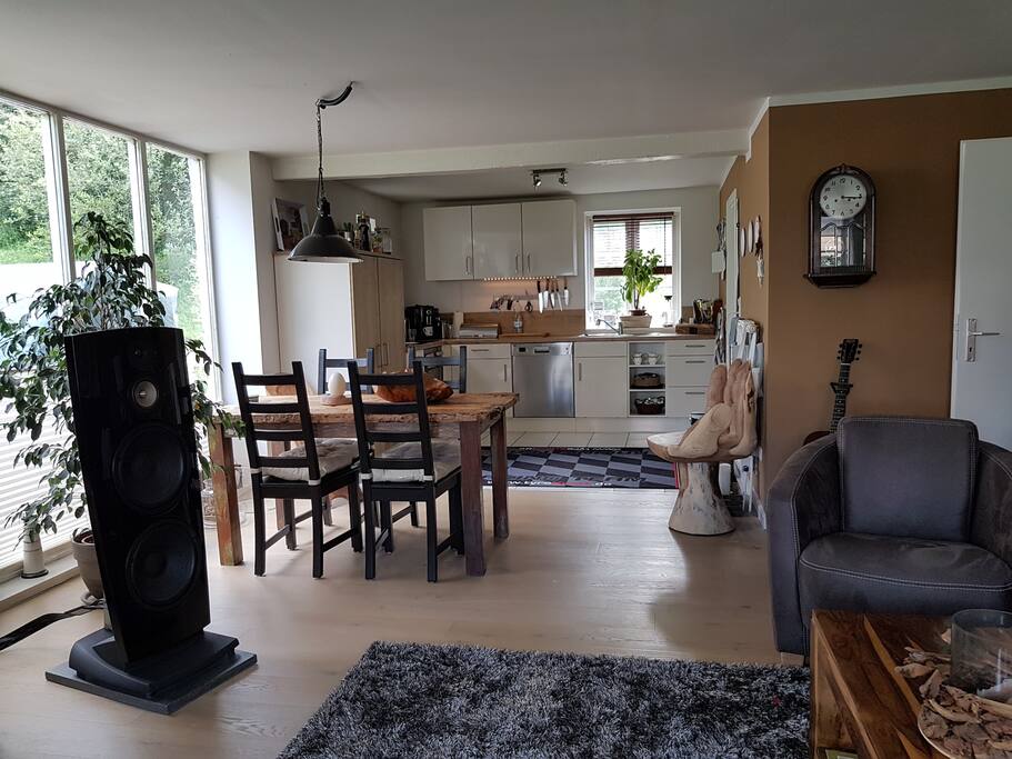 Wohnzimmer offene Küche