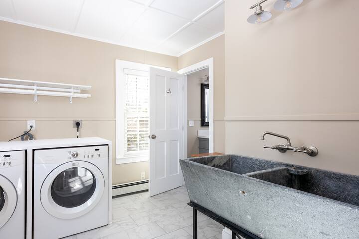 Narragansett Pier, Walk to Beach, 7BR/5BA, 14pp gallery image 5