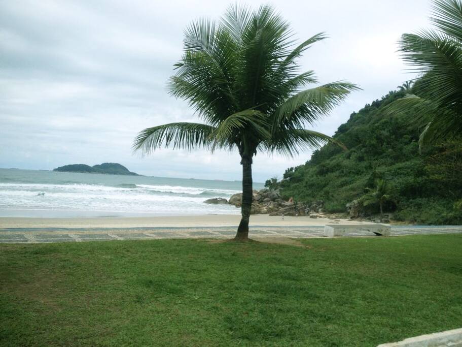 Praia do Tombo em frente ao apartamento