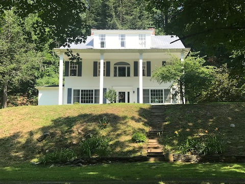 Colonial on Rock River Newfane.