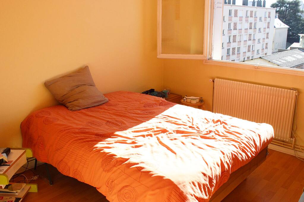 Lit deux place en noyer fait maison