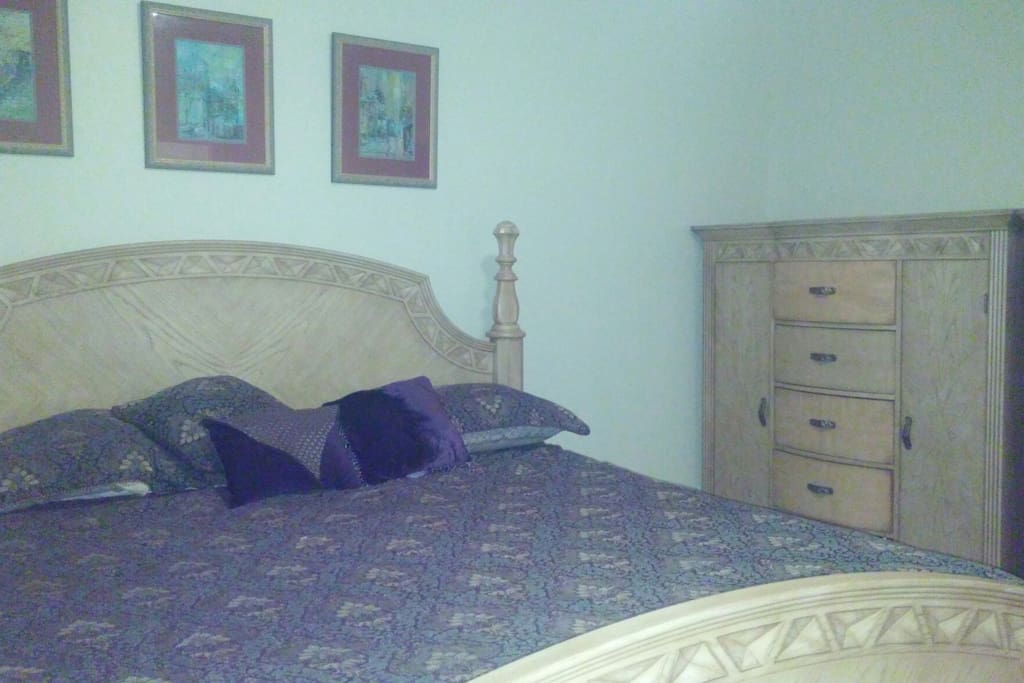 Master Bedroom (King Size)