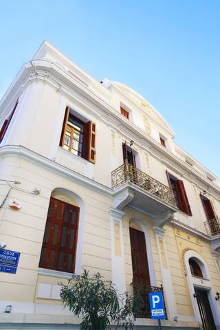 (3A) Central 3 bedroom Suite with loft in Psiri ! gallery image 3