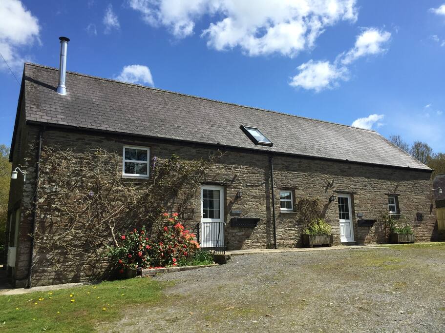 The Stable is the cottage on the left hand side