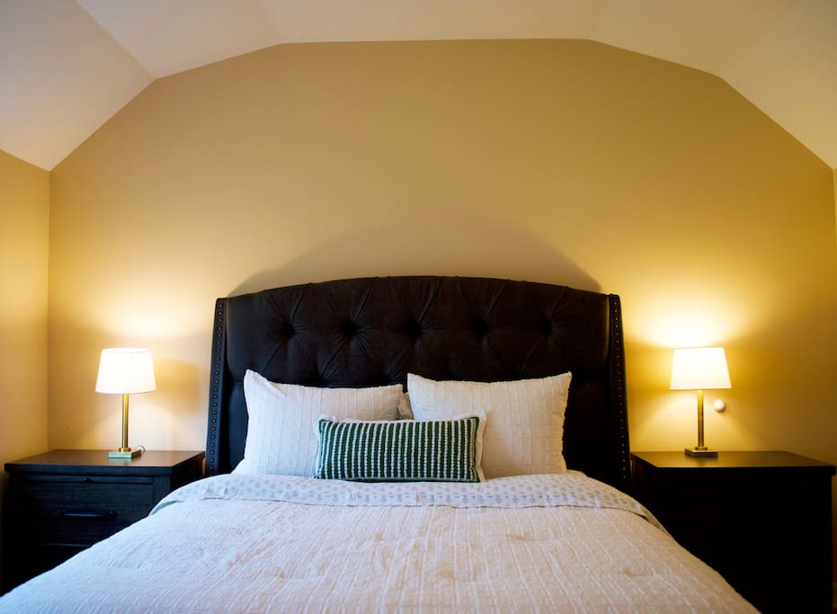 Bedroom #1 - Queen Size Bed