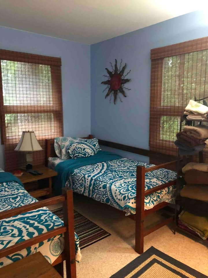 Private 2 twin bedroom