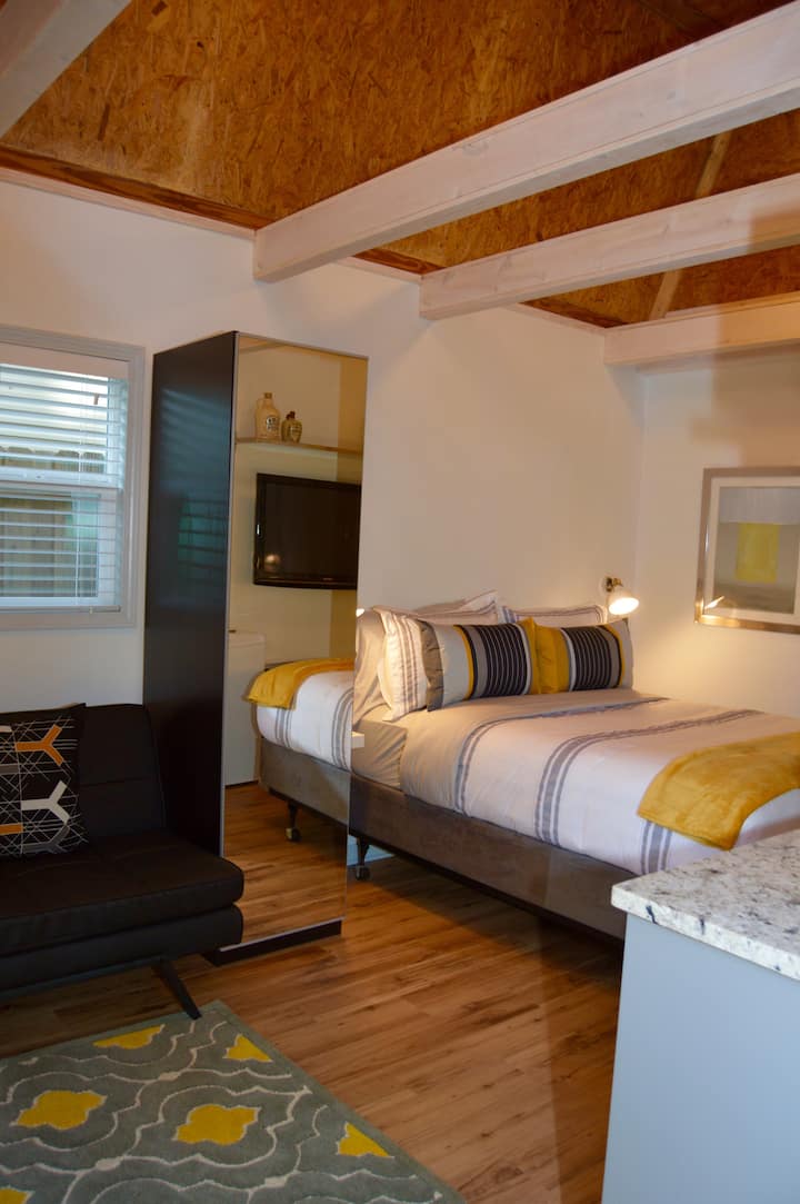 Yellow Door Carriage House - Tybee Island, GA