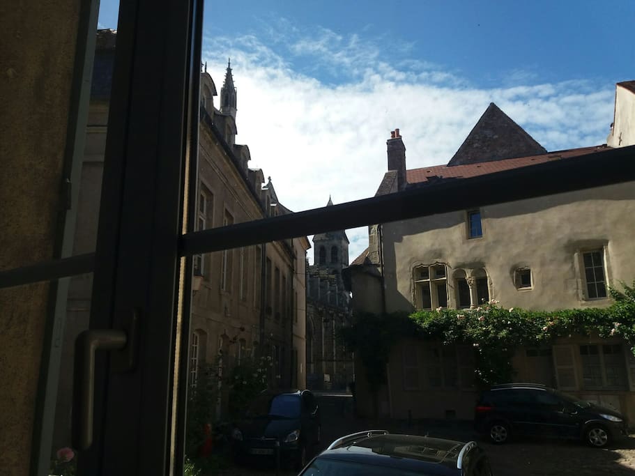 Vue depuis la fenêtre de la pièce principale