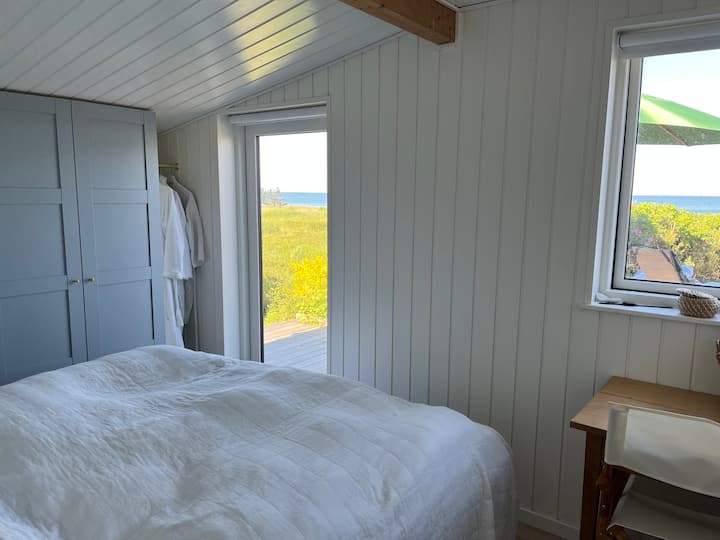 Dormitorio 1 en la casa principal. Despiértate con vistas al mar y al amanecer