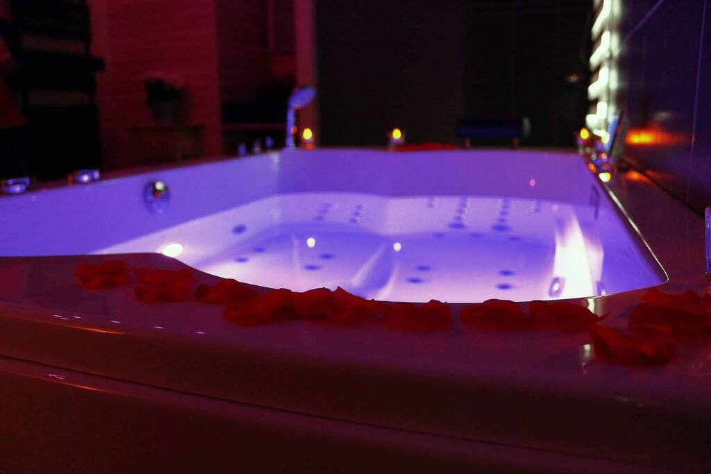 Balnéothérapie avec chromothérapie et Aromathérapie bi-places professionnelle