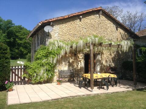 Pretty cottage with private garden