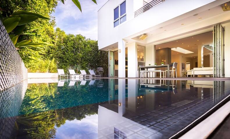 Brand new Modern Luxury Estate gallery image 2