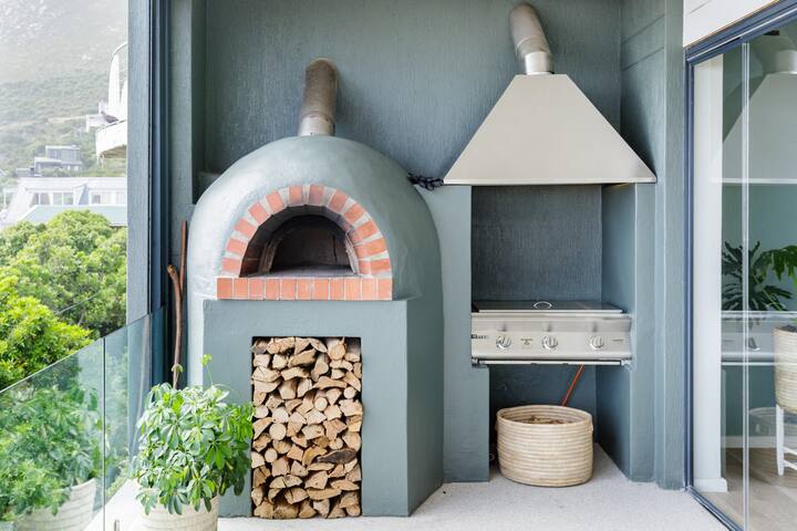 Beachfront Showhome with Sun-Soaked Terraces gallery image 4