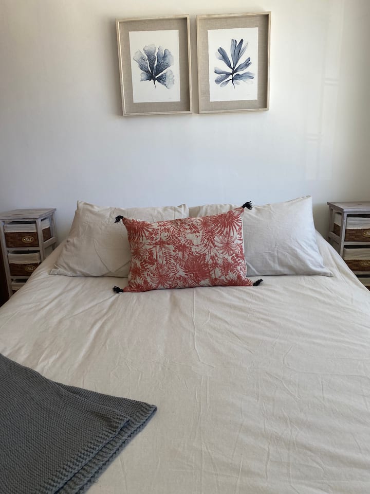 เตียงคู่ 2. ชั้นแรก