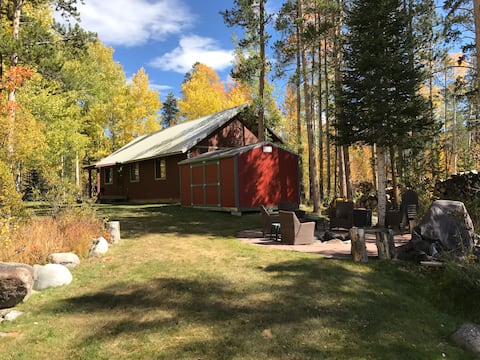 Moose Manor-Beautiful, Clean, Private Family Cabin