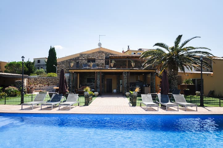 Villa 17->21p, Annex 4->7p+ tuin,zwembad+parking