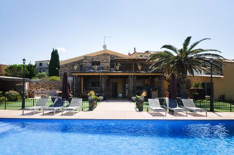 Villa 17->21p, Annex 4->7p+ tuin,zwembad+parking