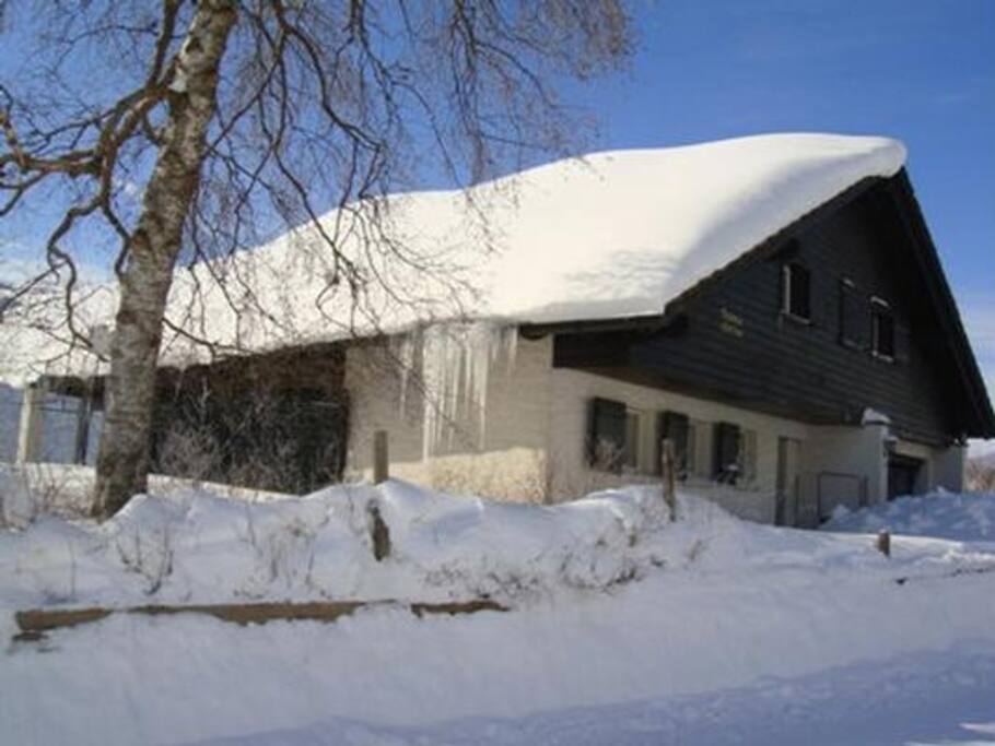 Chalet im tiefen Winter