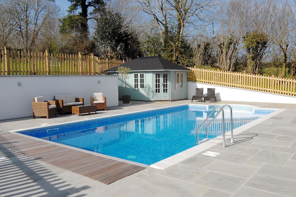 Outdoor heated pool - included with May-Oct bookings only