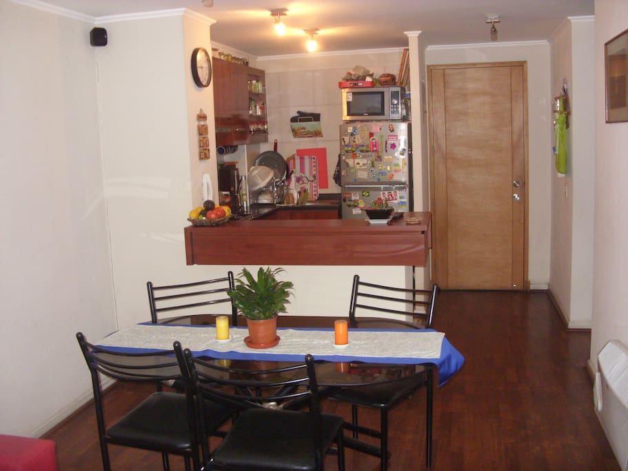 Comedor con Cocina Americana