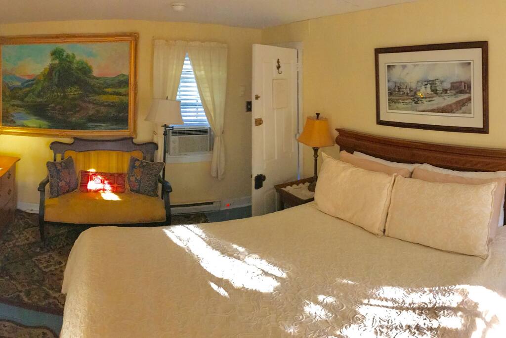 Mary Eldredge Room Queen size bed