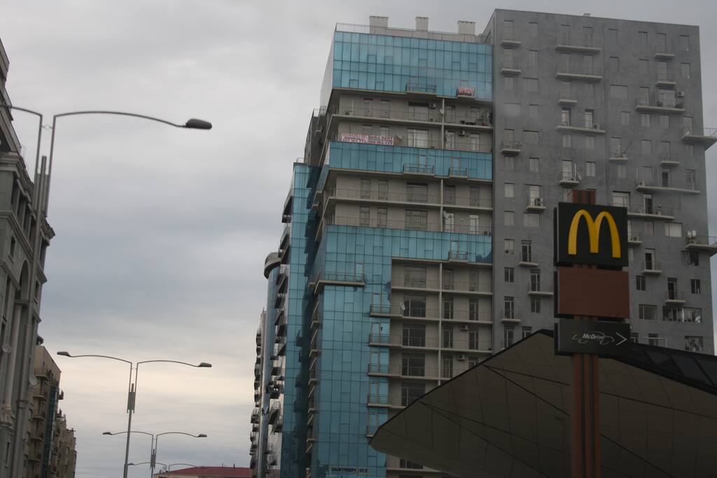 Вид с Мак Дональдс