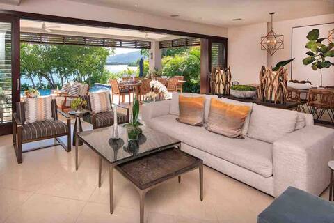 4bdr Designer Waterfront Pool Beach Staff Gym