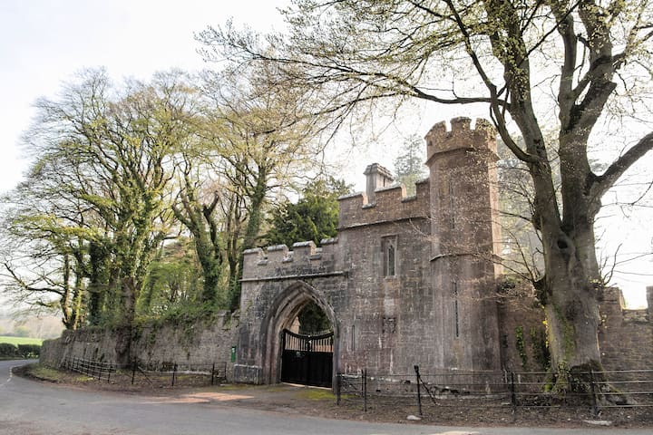 Great savings on hotels in Crookstown, Ireland online. Good availability and great rates. Read hotel reviews and choose the best hotel deal for your stay. The best available hotels & places to stay near Crookstown