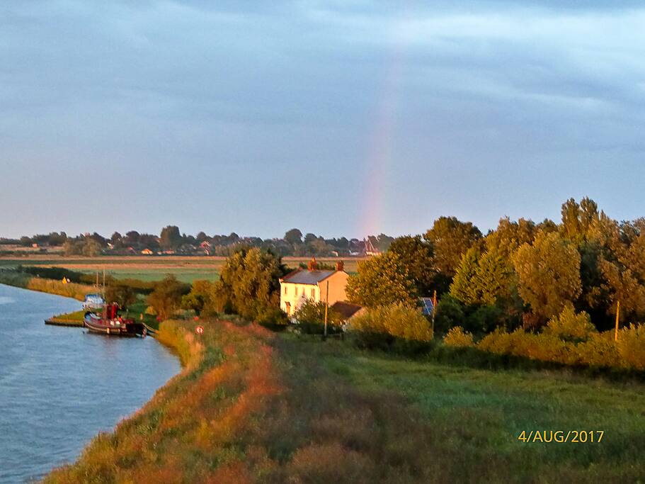 The Cockatrice with rainbow