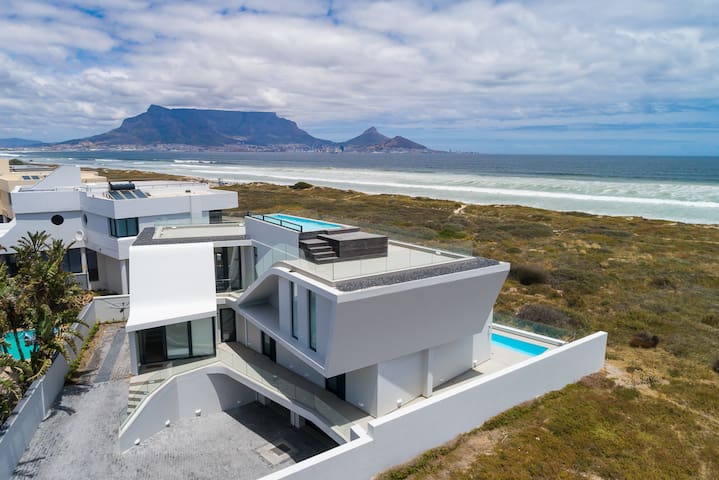 Beach Penthouse – Rooftop BBQ & Jacuzzi