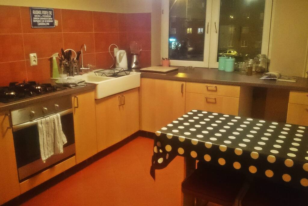 Big kitchen (fridge, oven, cooker, boiling pot, table + 4 stools)