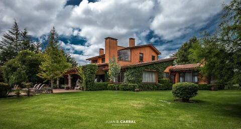 Casa la Rana. Jacuzzi, Grill, Terraces and Gardens