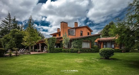 Casa la Rana. Jacuzzi, Grill, Terraces and Gardens