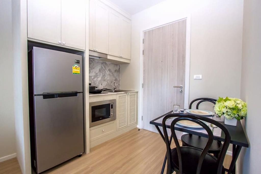 Kitchen, dining table