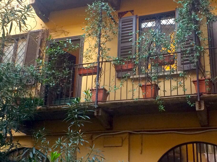A typical old Milano style entrance